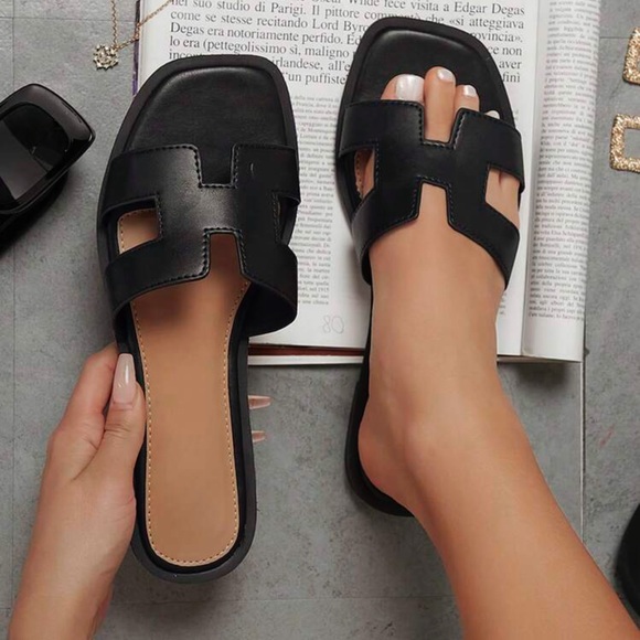 Black Flat/Slide Sandals - Picture 5 of 7